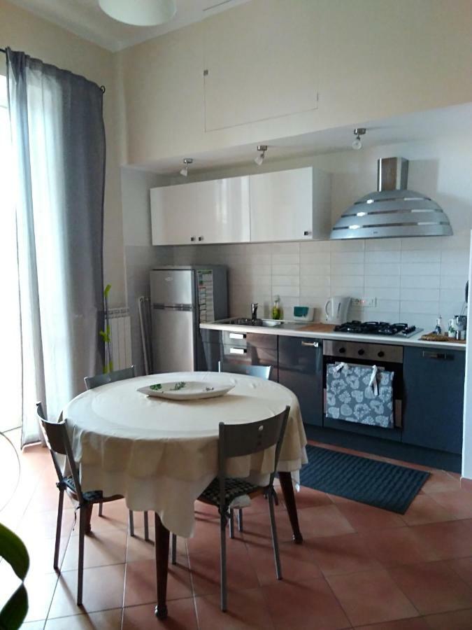 Fronte Al Porto Apartment Salerno Exterior photo