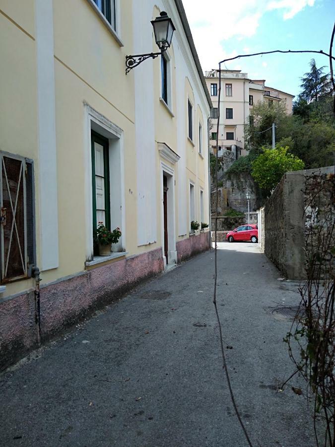 Fronte Al Porto Apartment Salerno Exterior photo