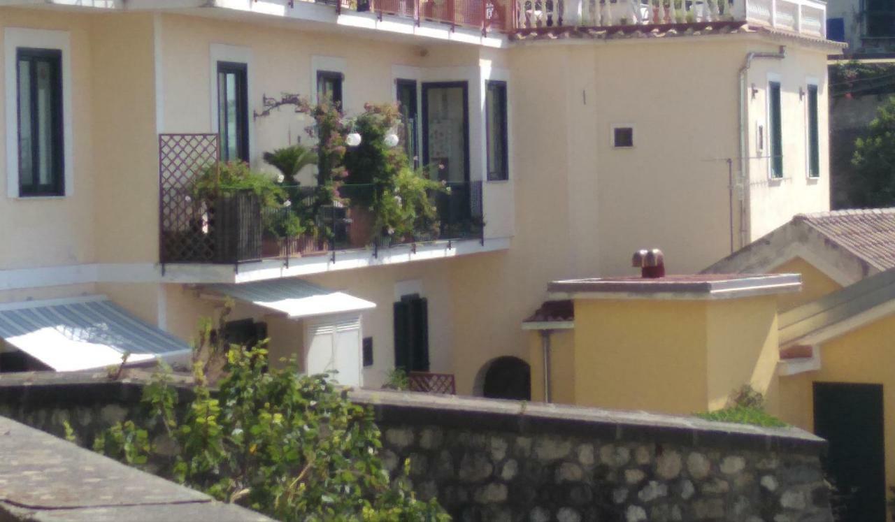 Fronte Al Porto Apartment Salerno Exterior photo