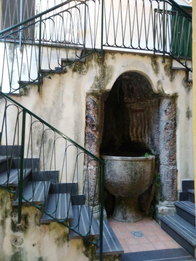 Fronte Al Porto Apartment Salerno Exterior photo